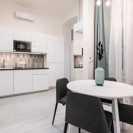 Apartamento Kl31 - Urban Escape - Prime Location - Klauzal Square By Bqa Budapest Exterior foto