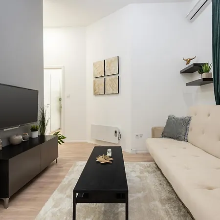 Apartamento Kl31 - Urban Escape - Prime Location - Klauzal Square By Bqa Budapest Exterior foto
